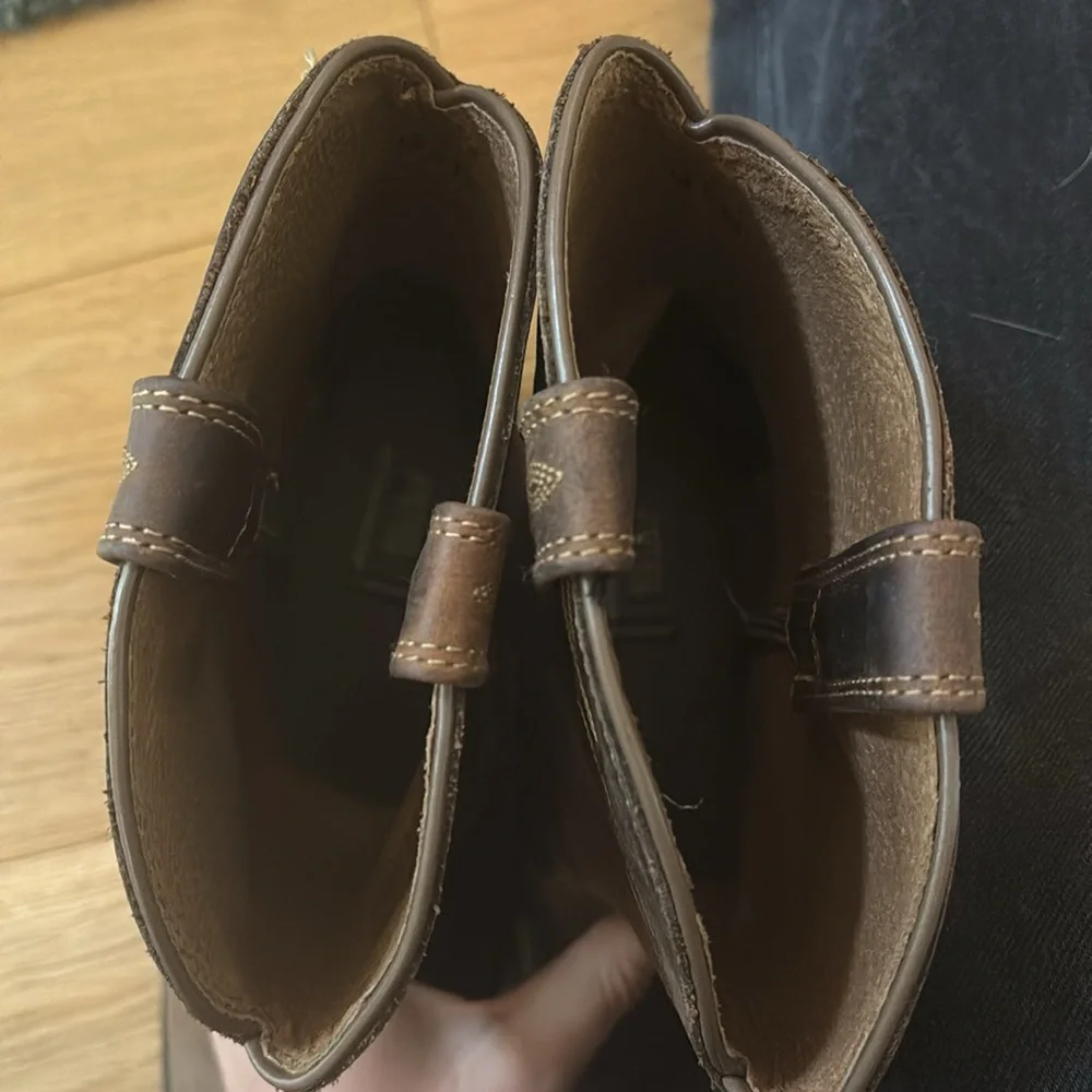 Ariat boots
Size 9.5
Nearly new condition, one a handful of times
Perfect treads - Picture 6 of 6